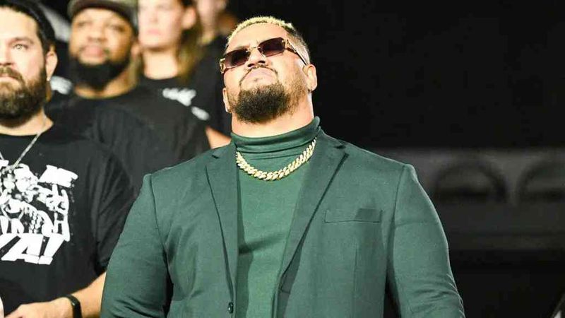 كشف هوية المعتدين.. رويس كيز ينشر فيديو الاعتداء الدموي على سولو سيكوا في كواليس WWE RAW