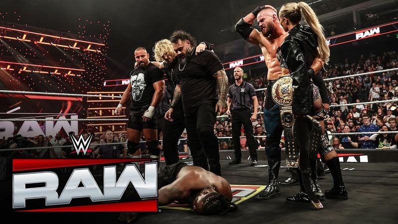 برونسون ريد يعلق على قيام أوبا فيمي بإبعاد قدمه في كواليس عرض WWE RAW
