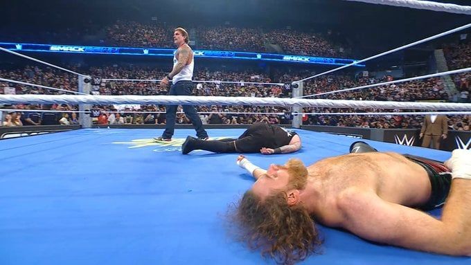 وصف نهاية نزال سامي زين وكيفن أوينز في عرض WWE SmackDown بأنها كارثة مطلقة