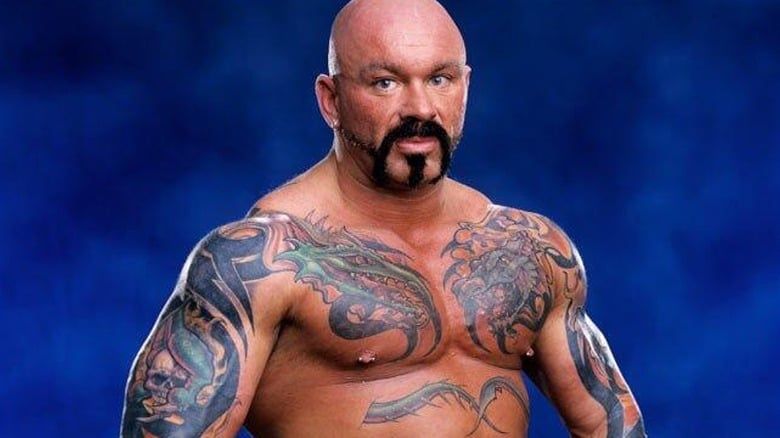 بيري ساترن يسترجع ذكريات الانتقال من WCW إلى WWE كعضو في فريق ذا راديكالز