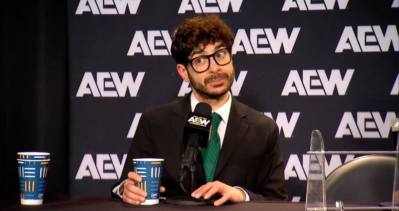 توني خان يؤكد حضور مسؤولي WBD لعرض AEW Dynamite ويكرر حماسه لاندماج WBD وباراماونت