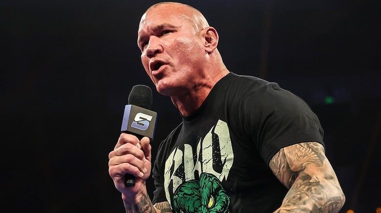 بولي راي لا يصدق أن راندي أورتن سيفوز ببطولة WWE الخامسة عشرة في أي وقت قريب