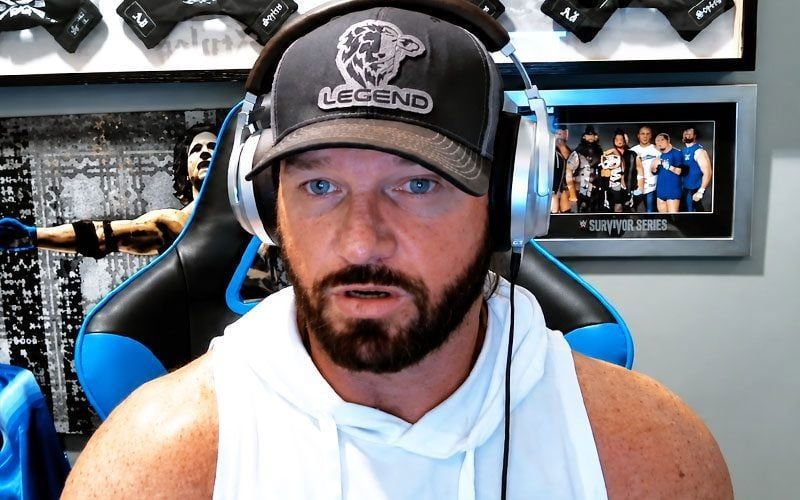 إيه جيه ستايلز يرى أن نجوم WWE لا يجب أن يتذمروا من الجانب الإبداعي دون تقديم فكرة أفضل