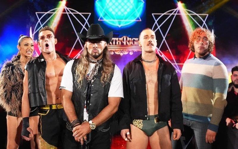 ليكسيس كينغ يكشف كواليس تشكيل فريق BirthRight في WWE
