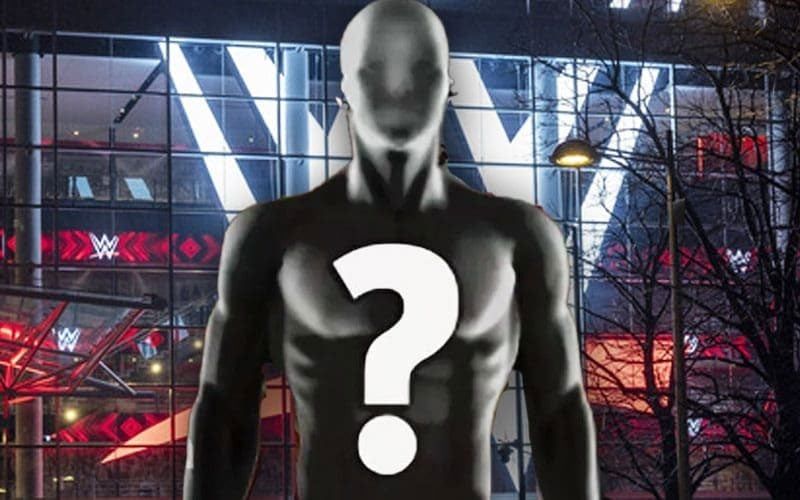 نجم WWE السابق يناقش إمكانية التراجع عن الاعتزال بعد غياب ثلاث سنوات