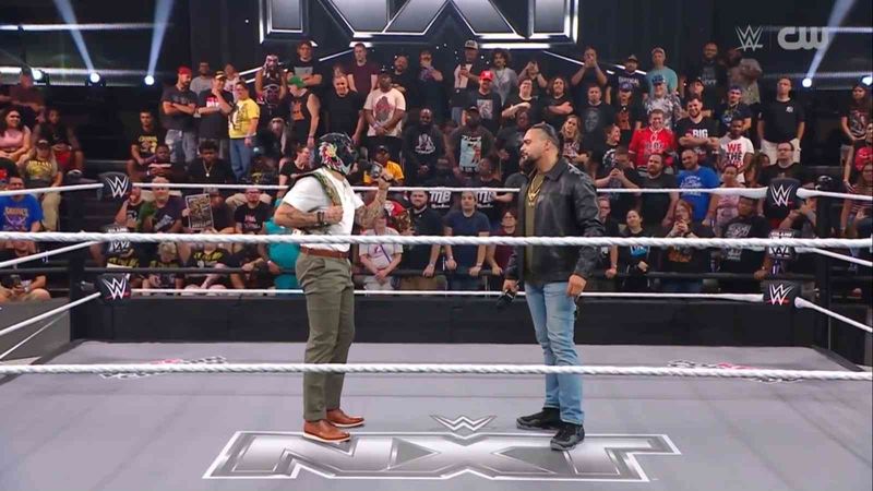 "ظهور مفاجئ يشعل الافتتاحية!".. ري فينيكس يقتحم حلبة WWE NXT ويترقب منافسه القادم على اللقب