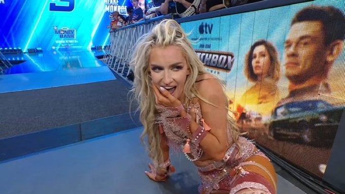 بليك مونرو تخوض مباراتها الأولى على العرض الرئيسي وتتغلب على جوليا في عرض WWE SmackDown