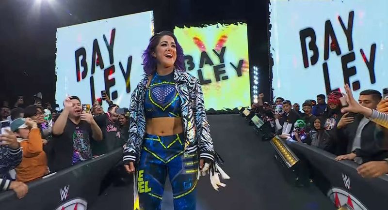 بيلي تسخر من شائعات انتقالها إلى AEW وتوجه تلميحات نارية وسط غيابها عن عروض WWE