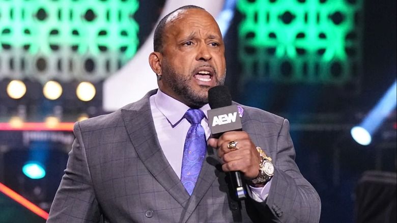 نجم AEW ام في بي يفتح النار على نظام عقود WWE وسياسة تقليص الرواتب