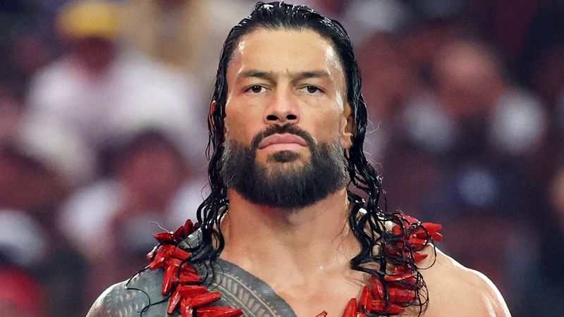 رومان رينز يصف علاقته بمرشديه في WWE جون سينا وذا روك