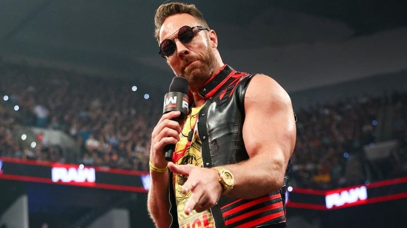 بولي راي يتكهن بتحالف ال ايه نايت مع 946 وهزيمة رومان رينز في عرض WWE موني إن ذا بانك