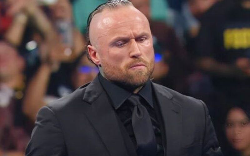 إيريك بيشوف يتهم مالاكاي بلاك باختلاق وعود لنفسه بعد انتقاده لـ WWE