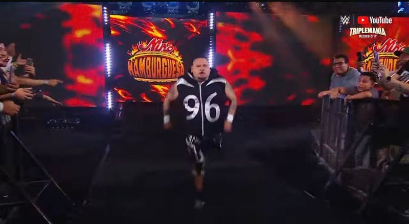 نينو هامبورغسا يفاجئ الجماهير ويعود رسميا في عرض AAA TripleMania