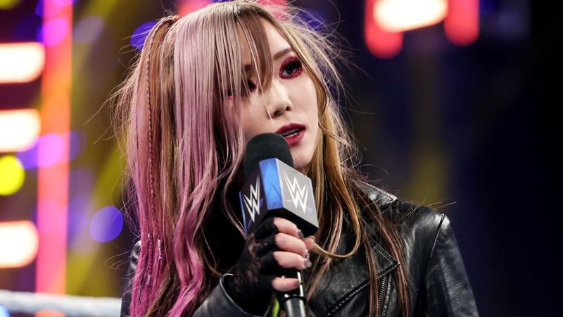 تقارير: محادثات متقدمة لانتقال بطلة WWE السابقة كايري سين إلى اتحاد AEW بعد تسريحها المفاجئ
