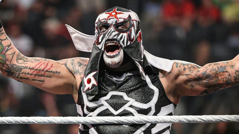 ديف ميلتزر: الجماهير تنظر إلى بينتا بنظرة مختلفة بعد نزاله ضد رومان رينز في عرض WWE RAW