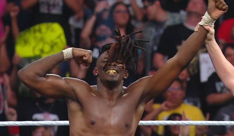 جيفون إيفانز يحجز مقعده في نزال موني إن ذا بانك للرجال في عرض WWE RAW