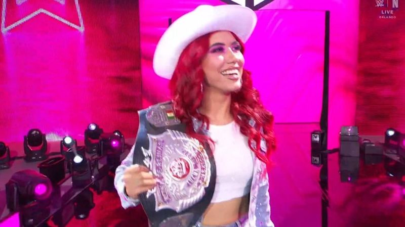 لا كاتالينا تظهر في عرض WWE NXT وتواجه بطلة السيدات كيلاني جوردان