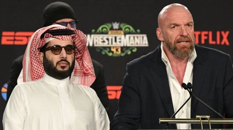 موقف WWE ثابت تجاه خطط عرض WrestleMania رغم الصراعات في الشرق الأوسط