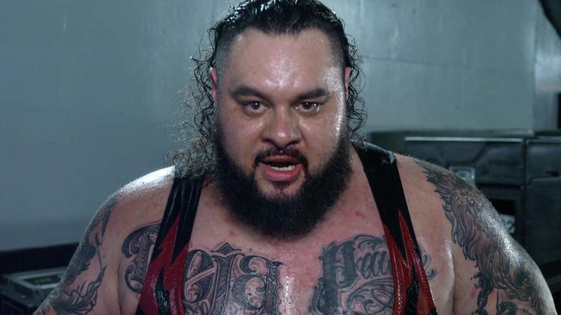 بعد غياب طويل بسبب الإصابة: برونسون ريد يعود إلى WWE بمخطط ناري وموسيقى جديدة