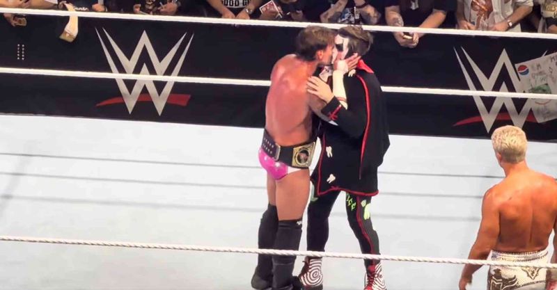 تقارير تكشف توجه WWE لاستغلال النجوم واللقطات لتصدر منصات التواصل