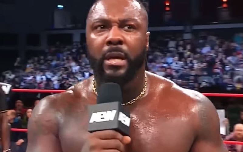 سويرف ستريكلاند يتخذ موقفا مختلفا عن ويل أوسبراي بشأن منافسة WWE وAEW في شيكاغو