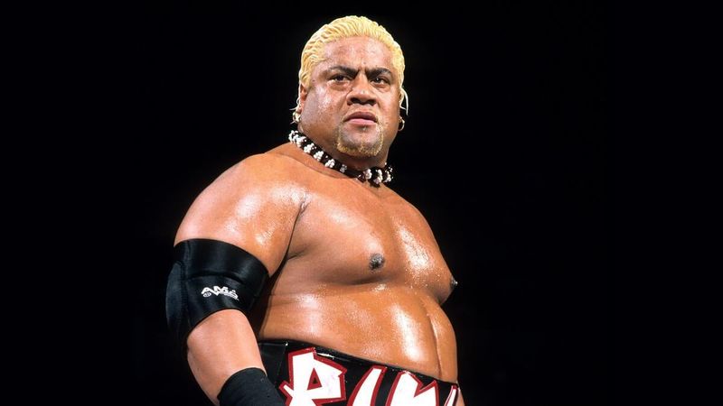 ريكيشي يكشف كواليس ابتكار حركة ستينك فيس الطريفة في تاريخ عروض WWE