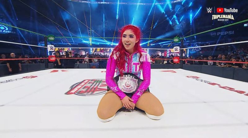 لا كاتالينا تسقط فلامر وتنتزع لقب Reina de Reinas في عرض AAA TripleMania