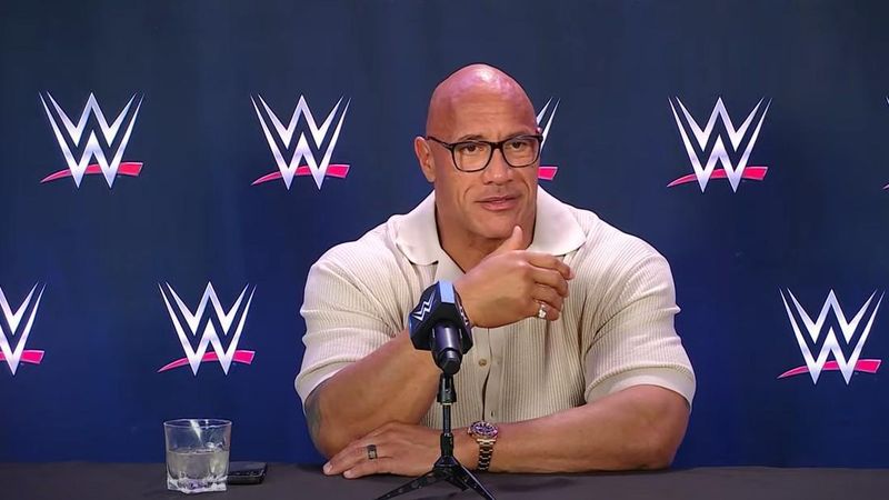 ذا روك يقطع وعدا خاصا للجماهير بشأن عودته المستقبلية إلى عرض WrestleMania