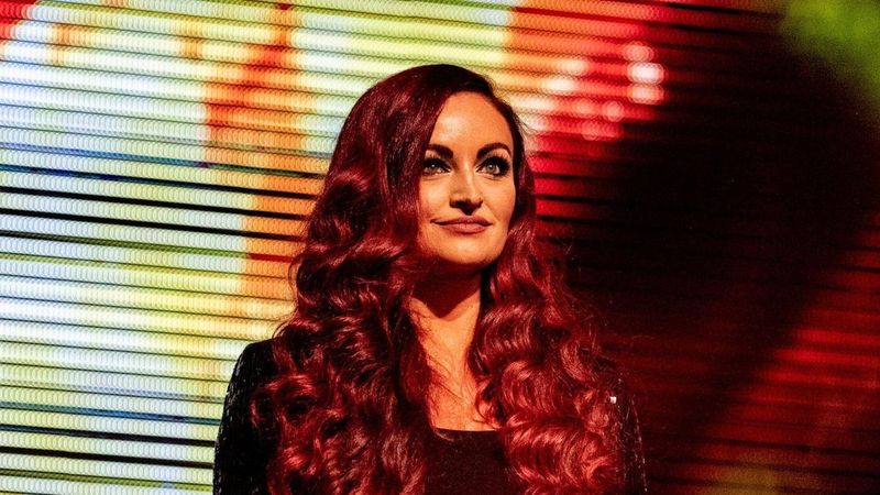 ماريا كانيليس تقول إن AEW مددت عقدها لكي تتمكن من التعافي من جراحة إزالة الورم
