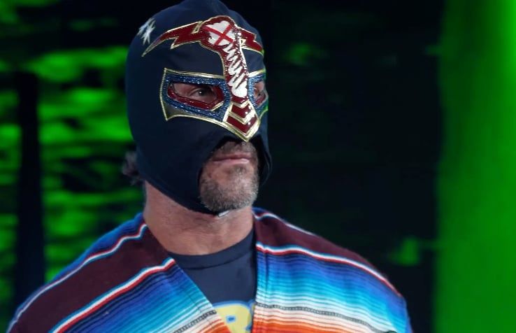 سي ام بانك يدخل على أنغام This Fire Burns في عرض WWE x AAA Worlds Collide