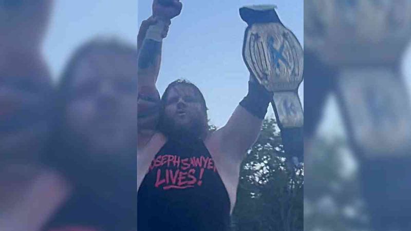 جوزيف سويرف يحقق أول القابه بعد مغادرة WWE وانتهاء فترة الحظر
