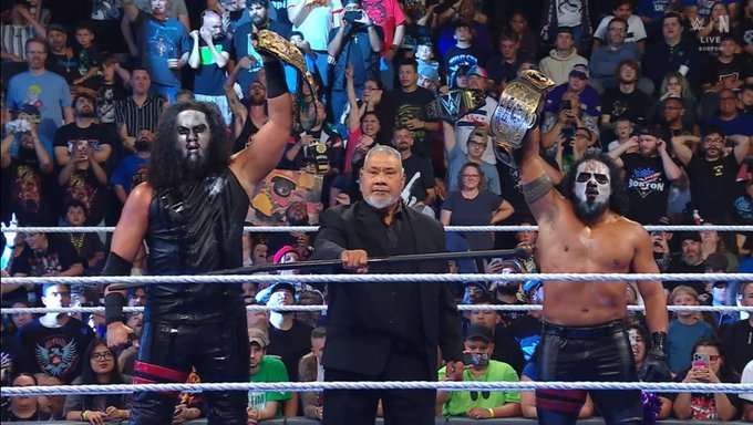 نهاية حقبة ال 148 يوما وسقوط الأبطال!.. The MFTs ينتزعون لقب WWE للفرق في SmackDown!