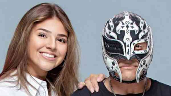 "تستمتع بها وتتعلم بسرعة".. ري ميستيريو يكشف كواليس تدريبات ابنته عاليا داخل مركز أداء WWE