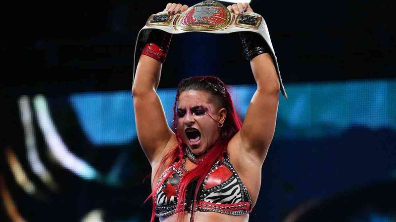 زاريا تعبر عن غضبها الشديد من طول فترة انتظارها للتتويج بالذهب في WWE وتتوعد بفرض قوانين صارمة