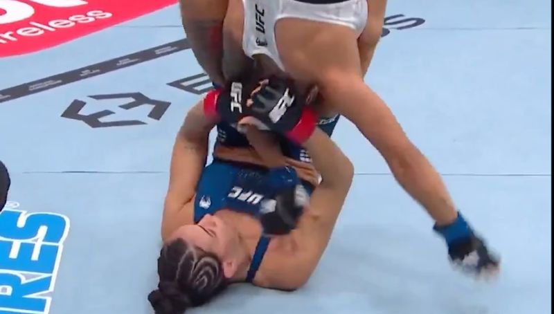 كيسي أونيل تنجح في تطبيق حركة ذراع خاطفة ضد إدواردا مورا في عرض UFC 331