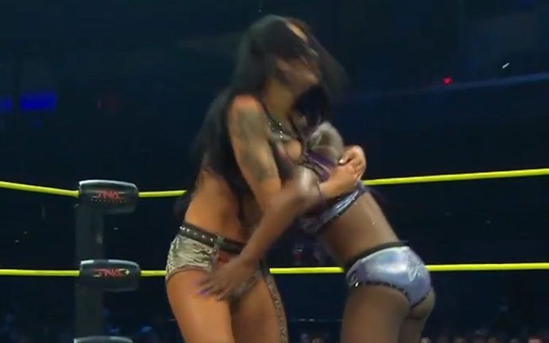 إيلينا بلاك تنتزع فرصة المنافسة على بطولة TNA العالمية لتلفزيون السيدات في عرض TNA iMPACT