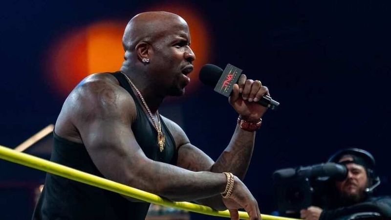 موس يكشف سر دخلته المميزة في TNA Lockdown: "كانت تكريما للأسطورة تريبل إتش"