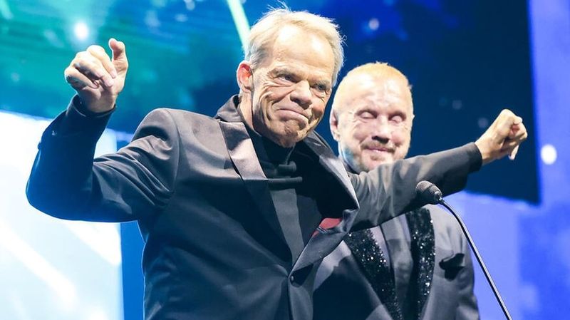 ليكس لوغر خطط للسير خلال حفل WWE Hall of Fame لكنه سقط في اليوم السابق