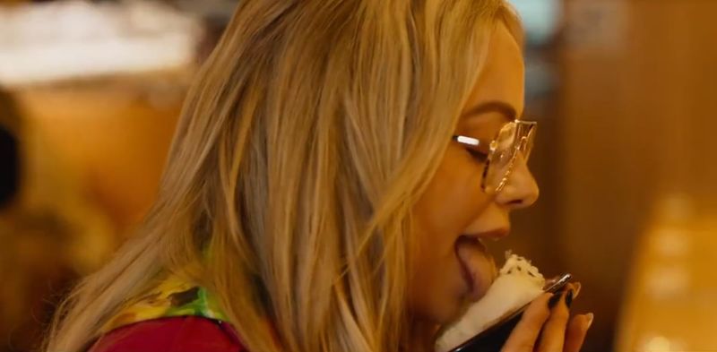 ليف مورغان تقتحم السينما العالمية وتخطف الأنظار بإعلان فيلمها الجديد