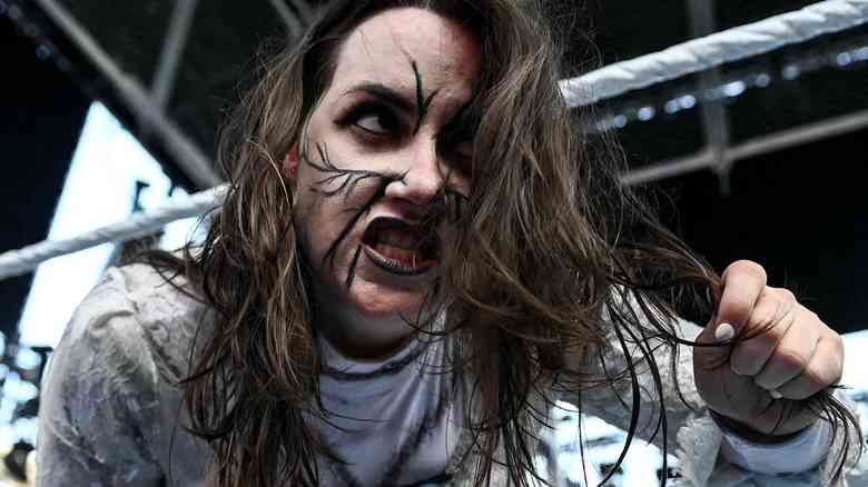 نجمة WWE السابقة نيكي كروس تتحدث عن تجسيد شخصية "Abby The Witch" وتكريم الراحل بري وايت