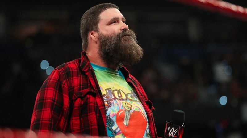ميك فولي يكشف أن 25 بالمئة من دخله جاء من عقده السابق كأساطير في WWE