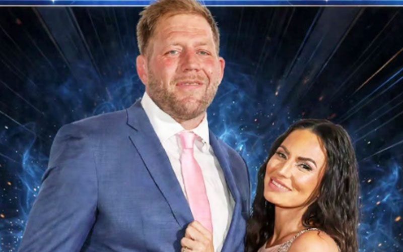 جيك هاجر وشريكته باتريسيا بلاكبيرن يعلنان خطوبتهما رسميا