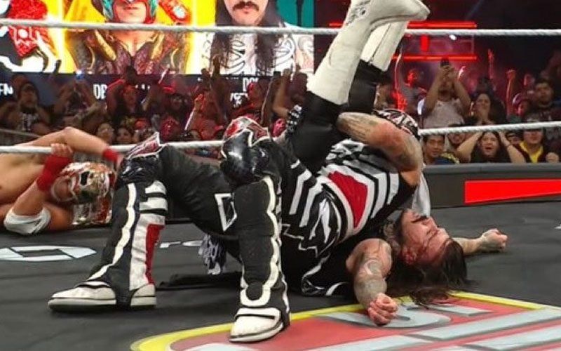 بينتا يحجز مقعده في نزال موني إن ذا بانك بعد تغييرات اللحظة الأخيرة في عرض WWE RAW
