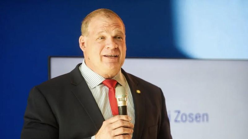 نهاية حقبة سياسية دامت ثماني سنوات.. أسطورة WWE كين (غلين جاكوبس) يختتم ولايته كرئيس لبلدية مقاطعة نوكس