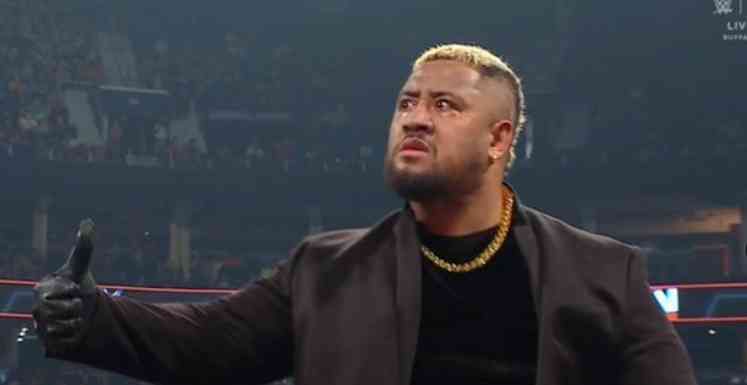 انقلاب مدمر وضياع السيطرة!.. سولو سيكوا يرفض الخضوع لـرومان رينز ويدمر ذا بلودلاين في WWE RAW'