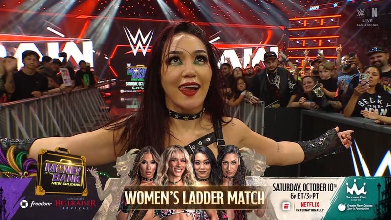 روكسان بيريز تتأهل لنزال موني إن ذا بانك للسيدات في عرض WWE RAW