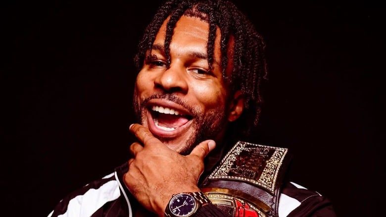 كيفن نايت نجم AEW يستلهم شخصيته من أساطير WWE ونجوم NFL