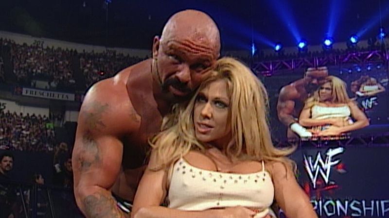بيري ساترن يؤكد أن الشراكة مع تيري رونلز استوحيت من الثنائي الكلاسيكي في WWE