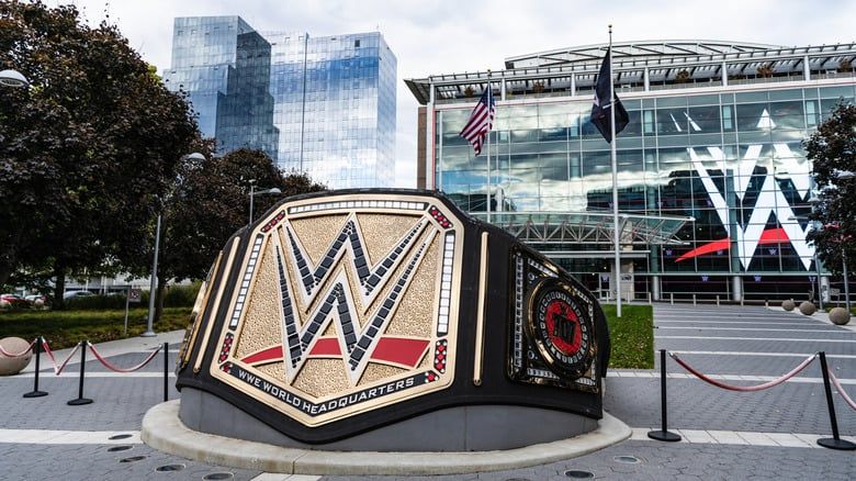 انضمام شبكة ESPN إلى WWE كمتهم في الدعوى القضائية المتعلقة بصفقة البث